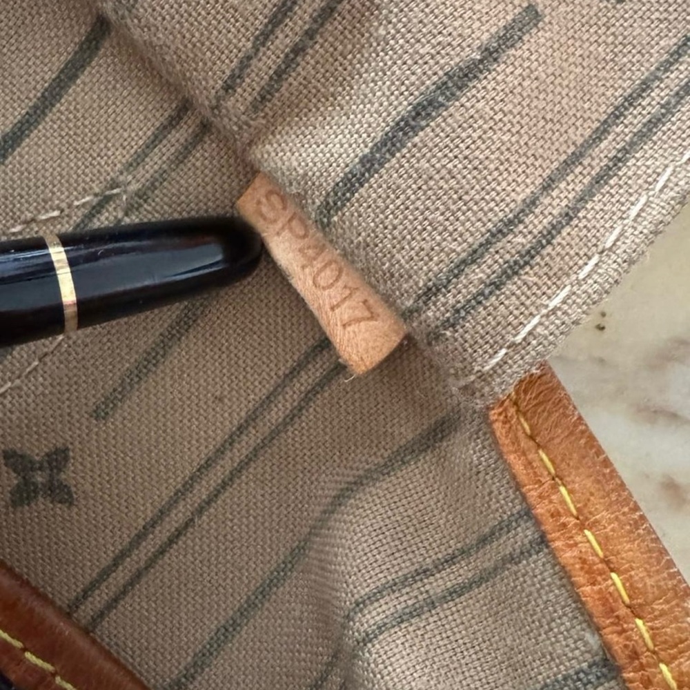 Louis Vuitton Brown Neverfull Tote Iconic Monogram - Picture 5 of 7